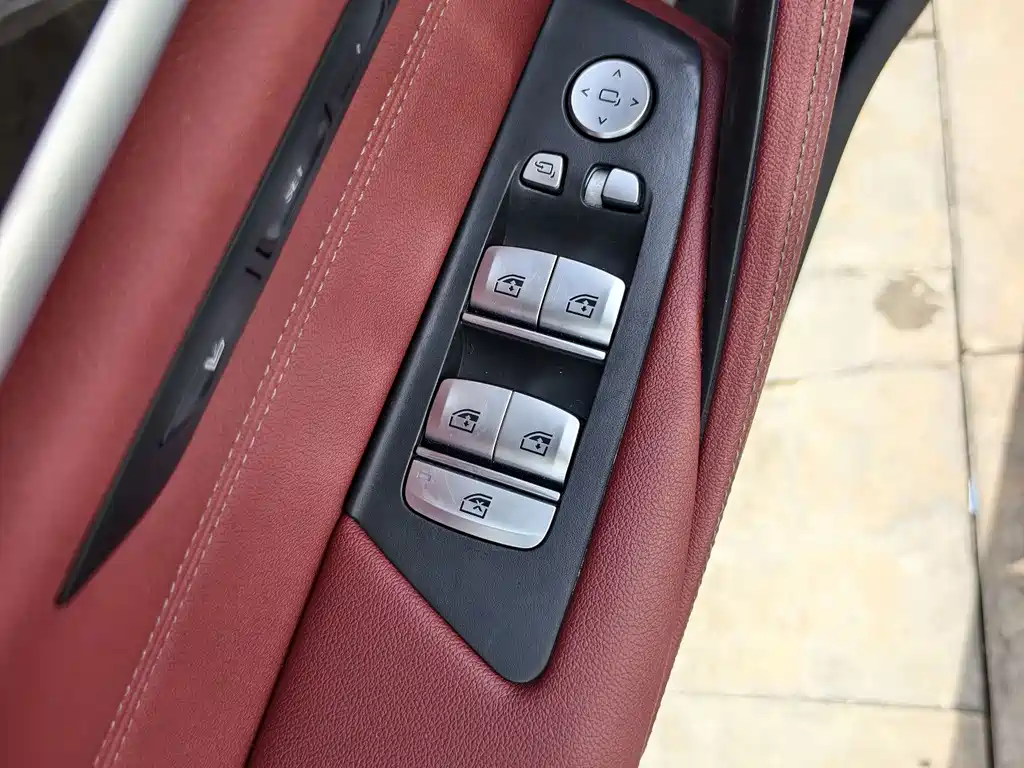 BMW 5 Series — миниатюра 10