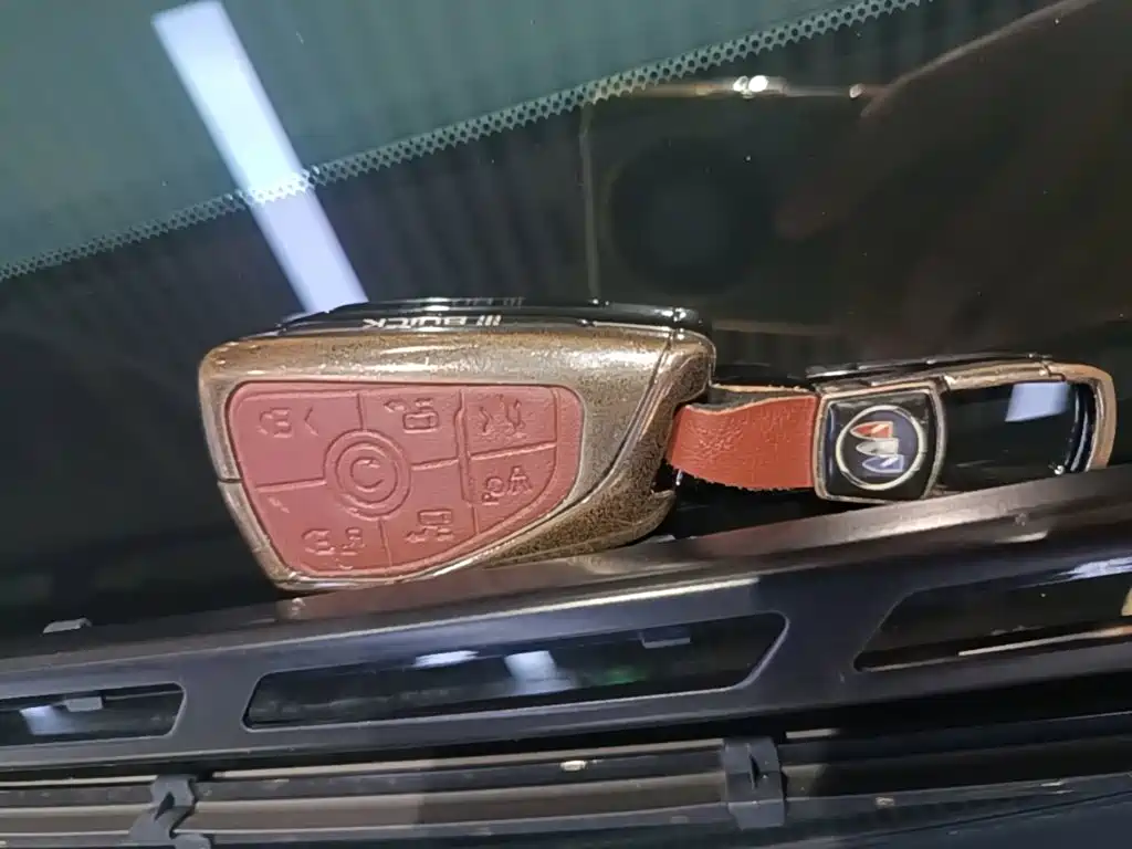 Buick GL8 Hybrid — миниатюра 9