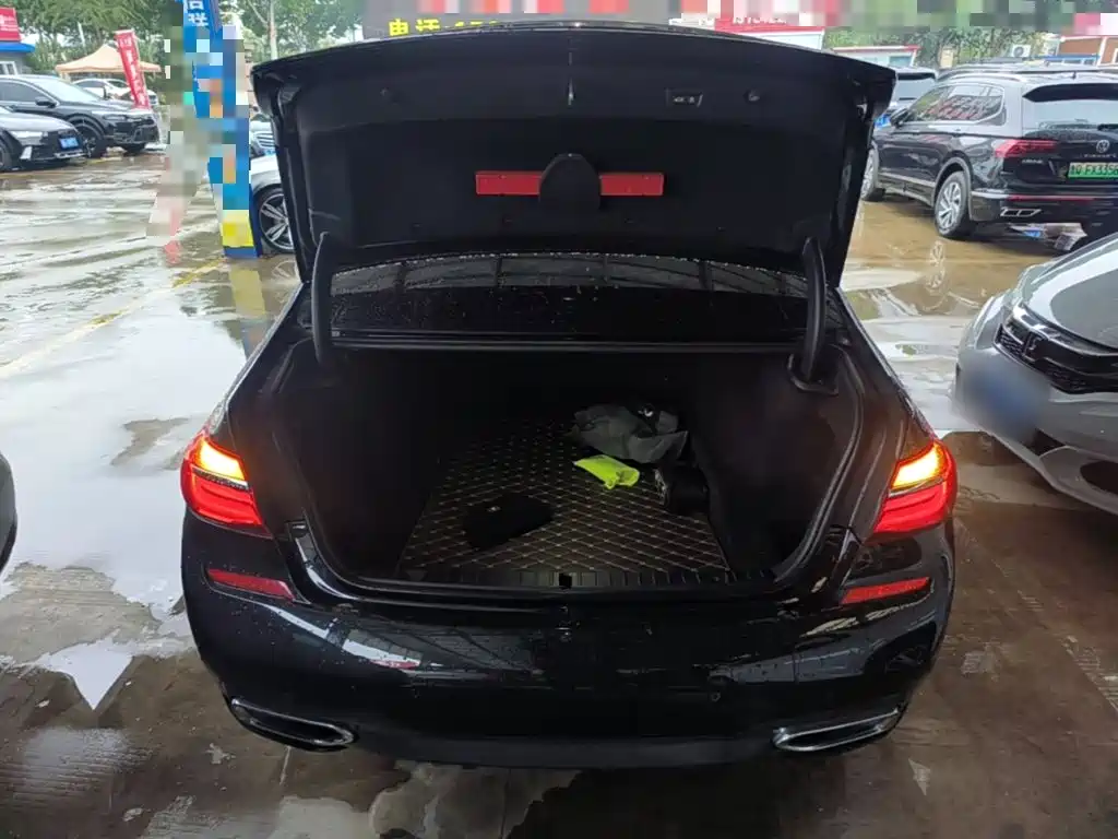 BMW 7 Series — миниатюра 19