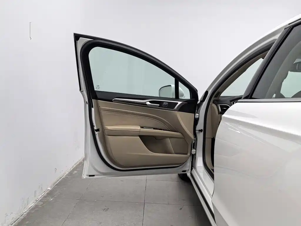 Ford Mondeo — миниатюра 8