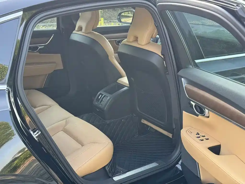 Volvo S90 — миниатюра 13