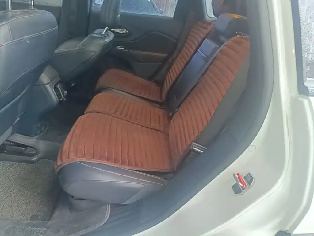 Jeep Cherokee — миниатюра 13