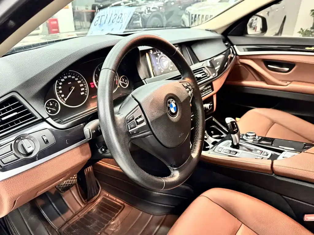BMW 5 Series — миниатюра 11