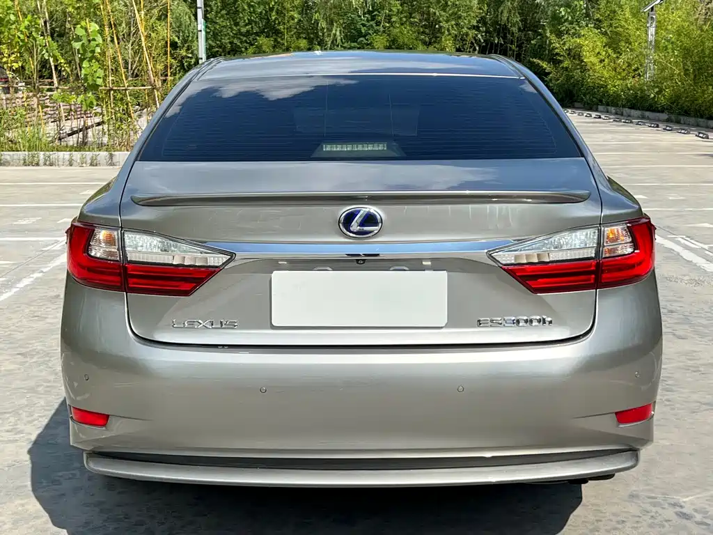 Lexus ES — миниатюра 8