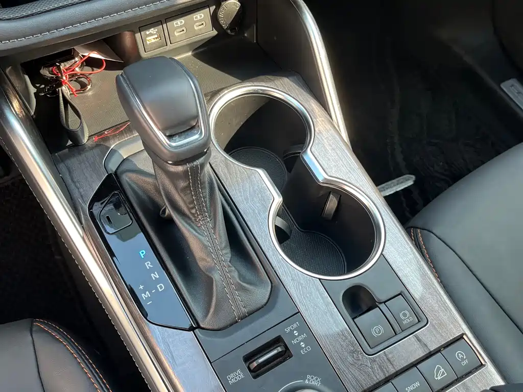 Toyota Crown Kluger — миниатюра 22
