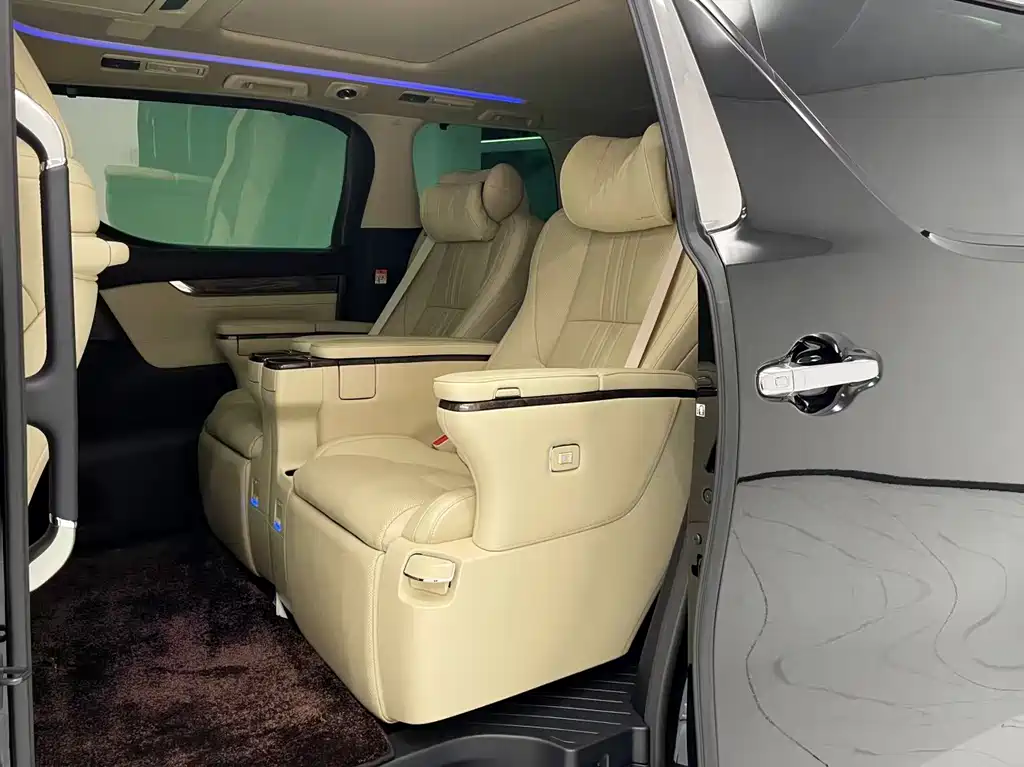 Toyota Alphard — миниатюра 14