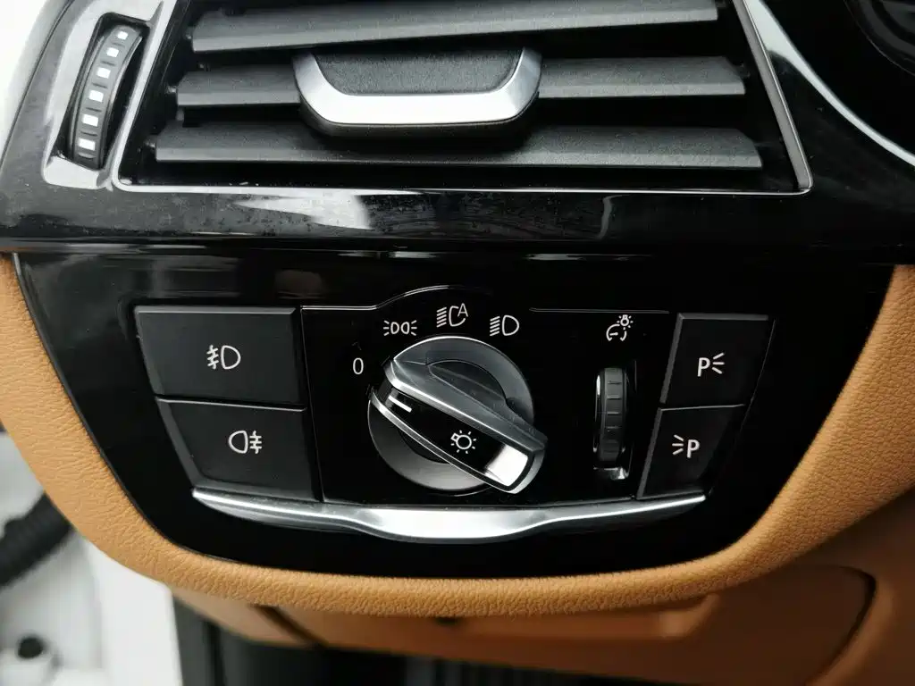 BMW 5 Series — миниатюра 21