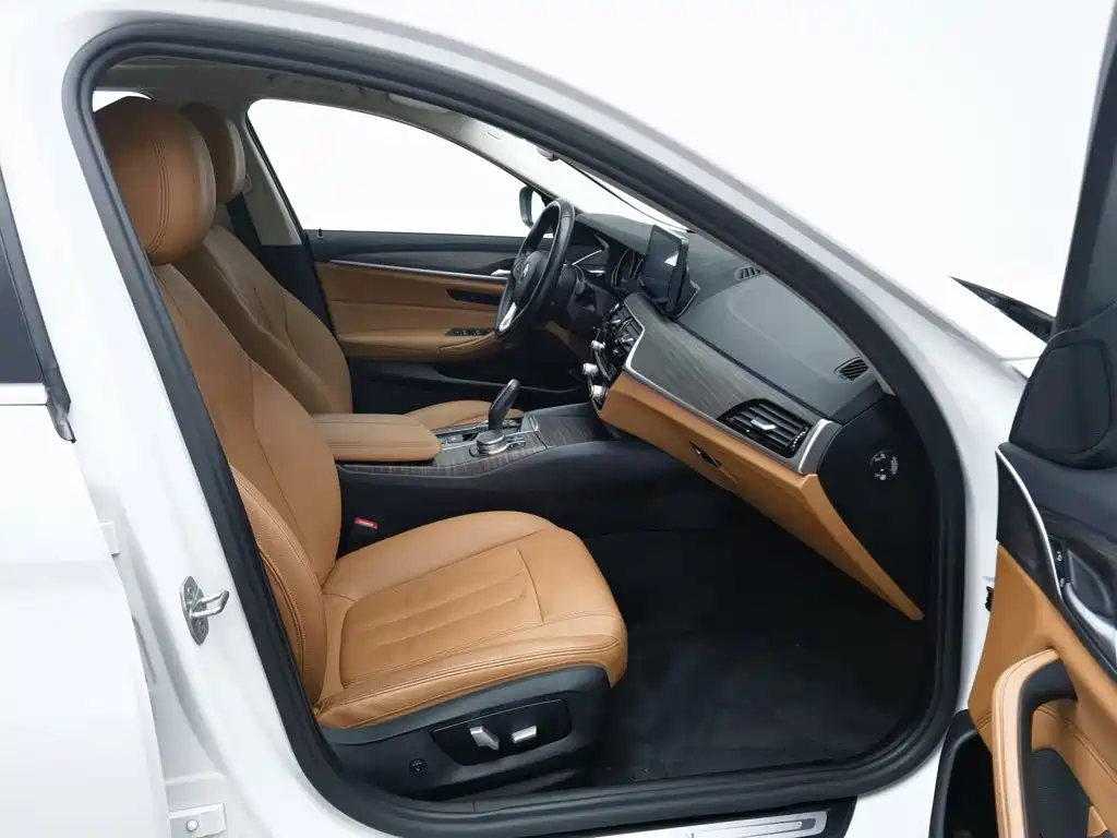 BMW 5 Series — миниатюра 23