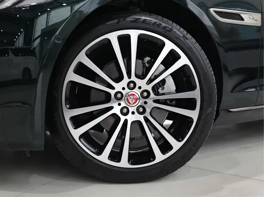 Jaguar XFL 2024 2.0T P250 Premium Luxury