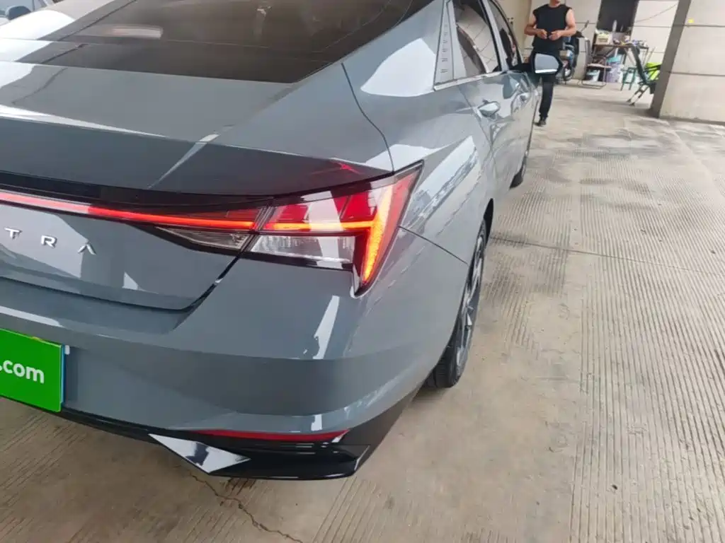 Hyundai Elantra — миниатюра 8