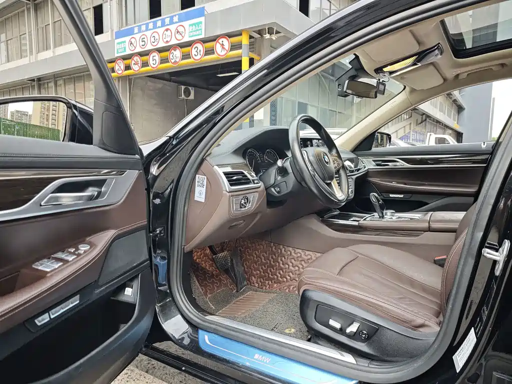 BMW 7 Series — миниатюра 6