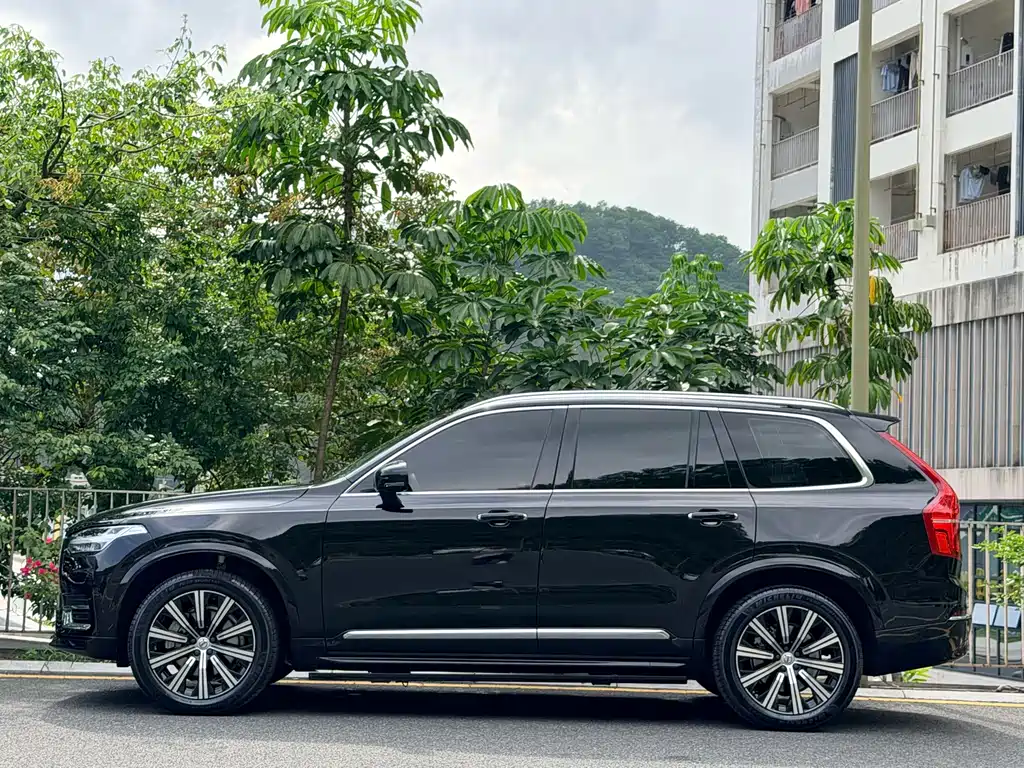 Volvo XC90 2023 B5 Luxury 7 мест