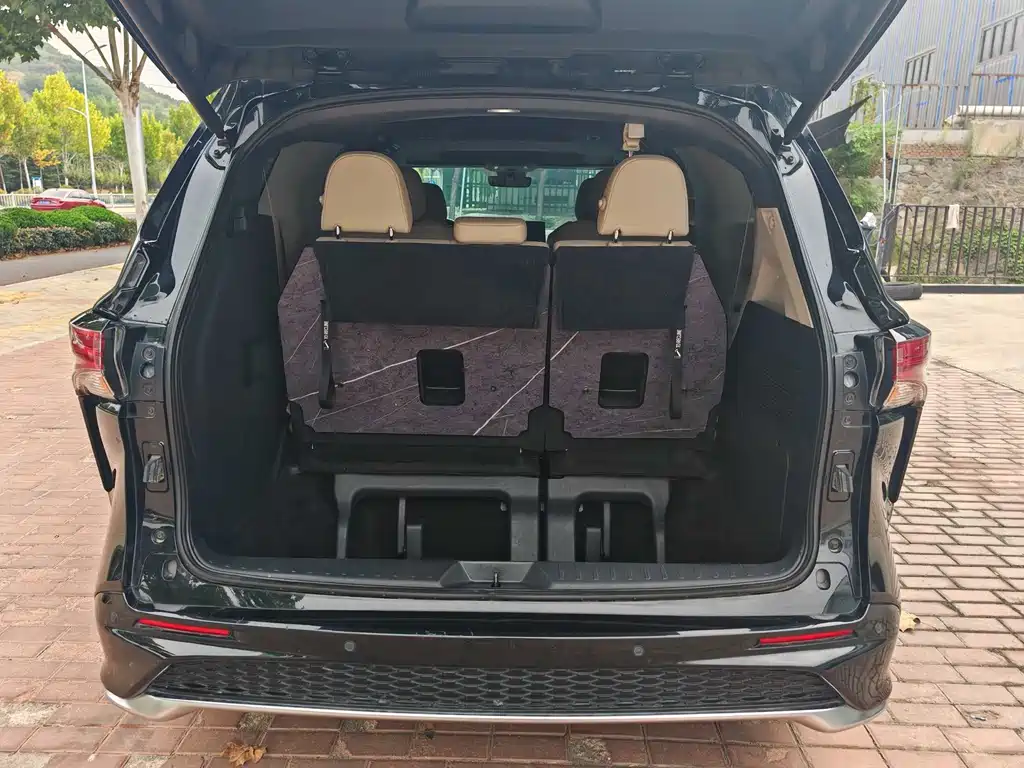 Toyota Granvia — миниатюра 12