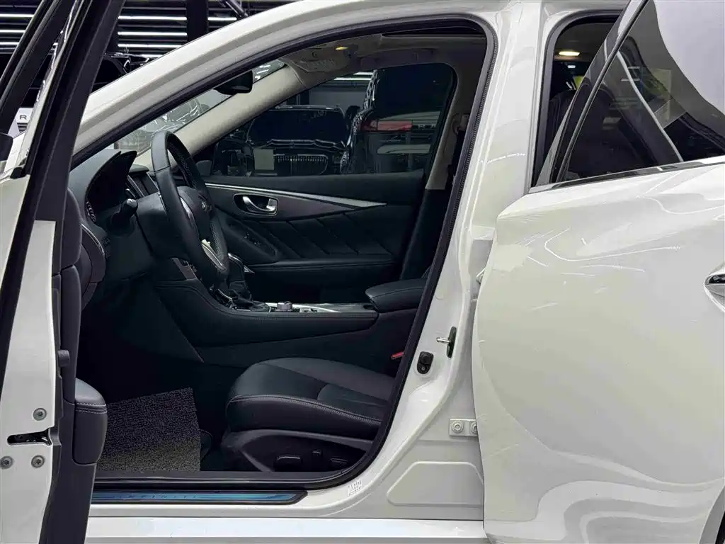 INFINITI Q50L