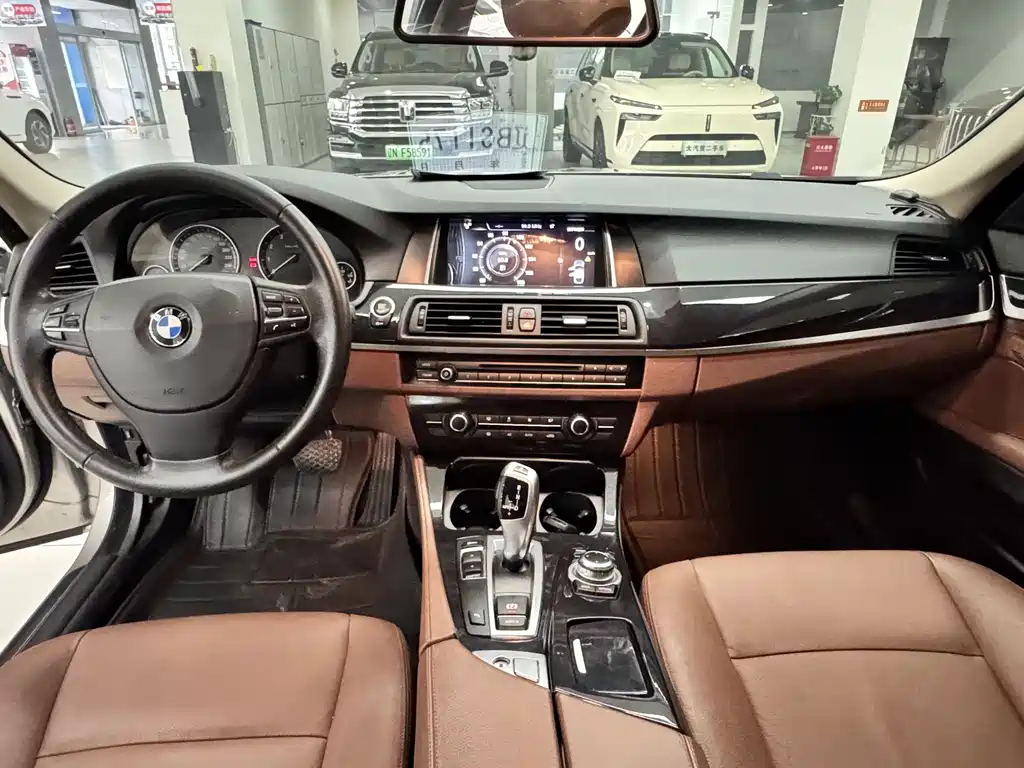BMW 5 Series — миниатюра 8