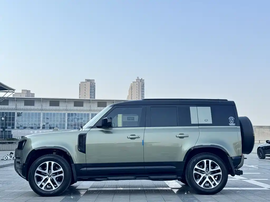 LAND ROVER DEFENDER