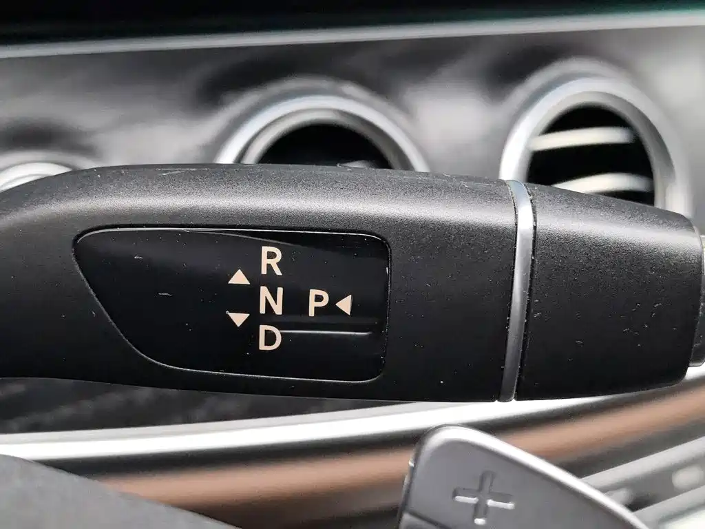Mercedes-Benz E-Class — миниатюра 13