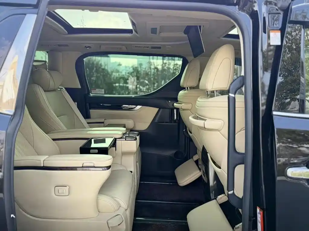 Toyota Vellfire — миниатюра 17