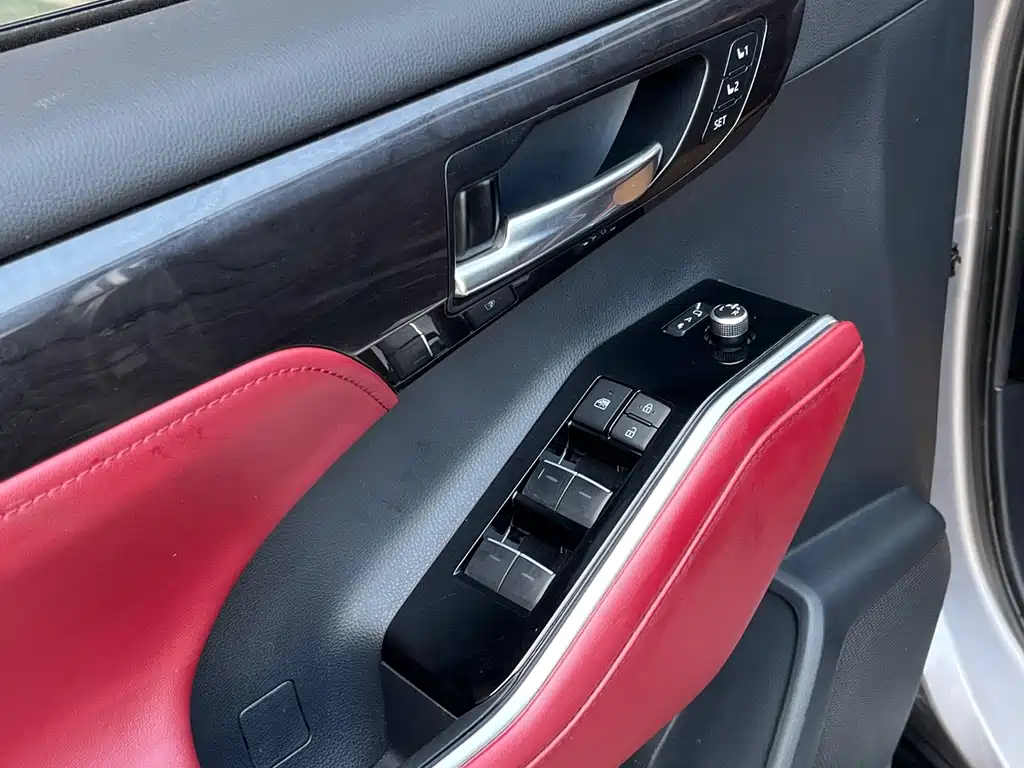 Toyota Crown Kluger — миниатюра 17