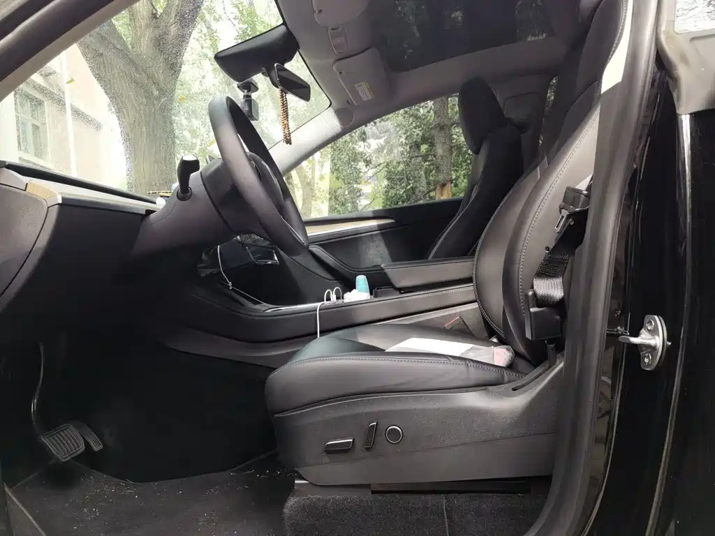 Tesla Model Y — миниатюра 11
