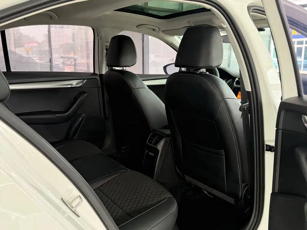 Skoda Octavia — миниатюра 12