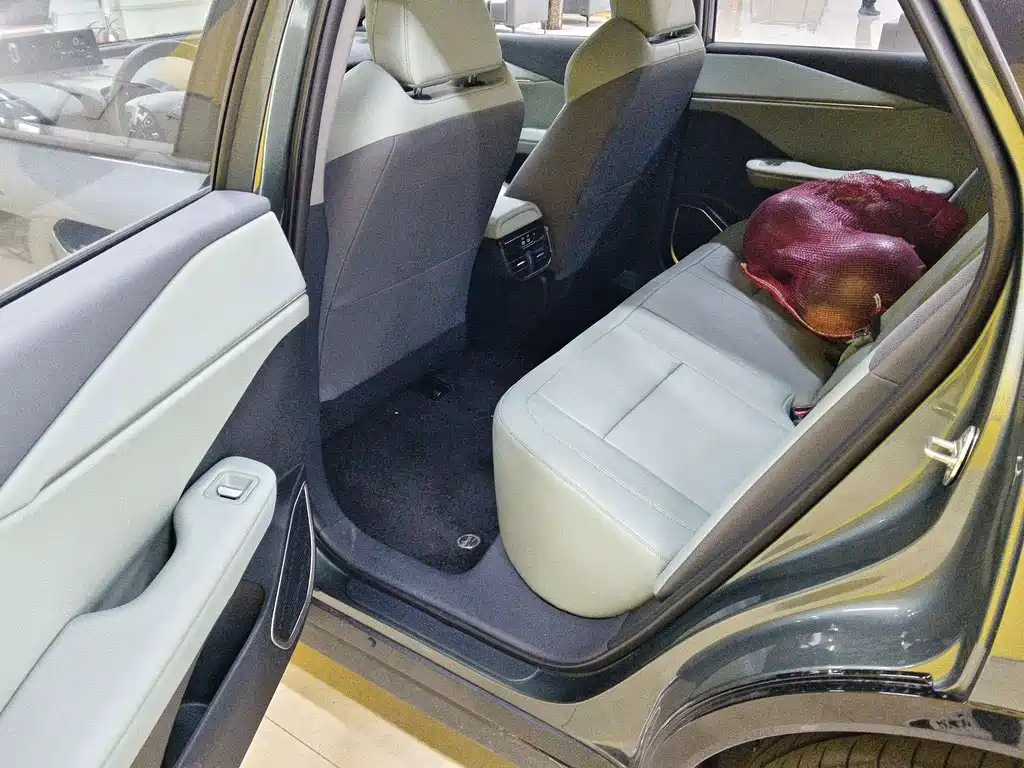 Toyota bZ3 — миниатюра 10