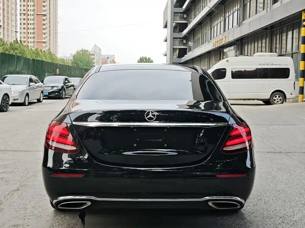 Mercedes-Benz E-Class — миниатюра 8