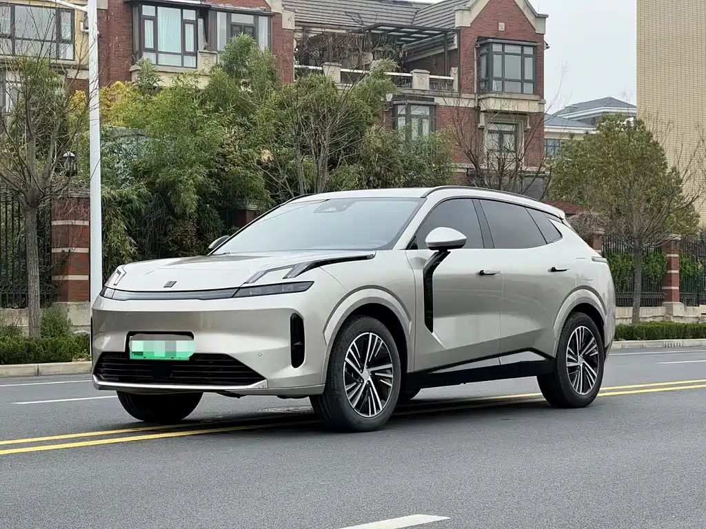 Lynk & Co 08 EM-P 2024