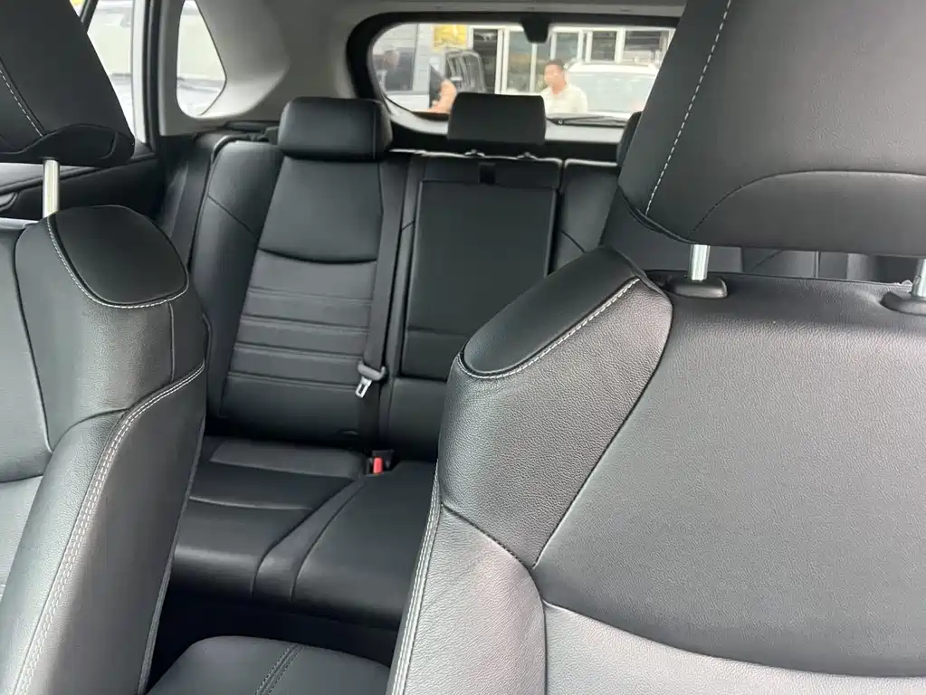 Toyota RAV4 — миниатюра 11