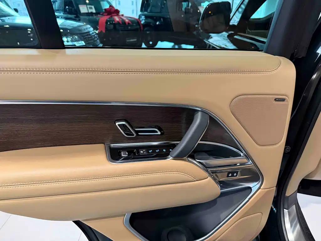 Land Rover Range Rover — миниатюра 14