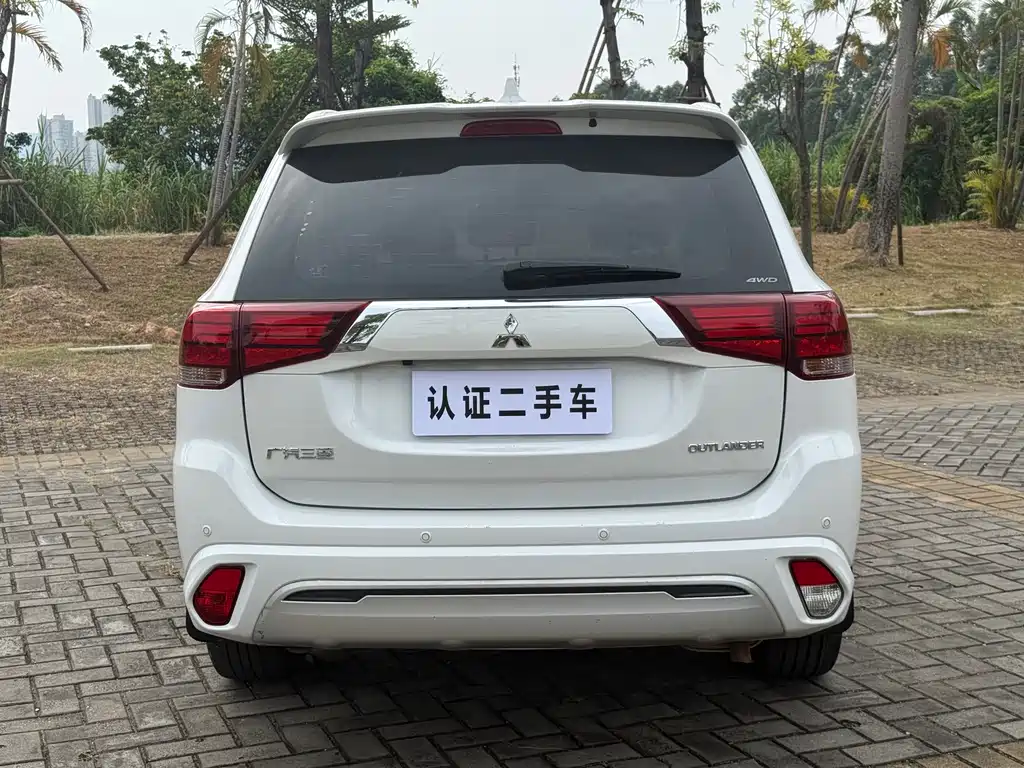 MITSUBISHI OUTLANDER