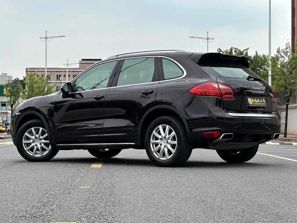 Porsche Cayenne — миниатюра 4