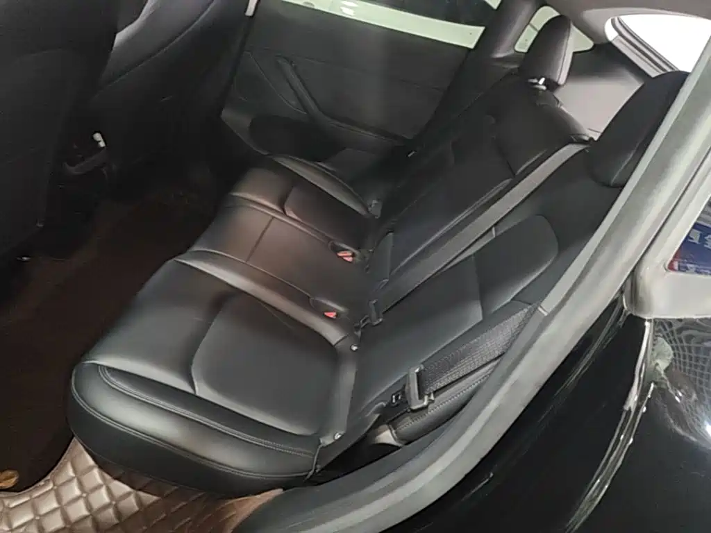 Tesla Model Y — миниатюра 17