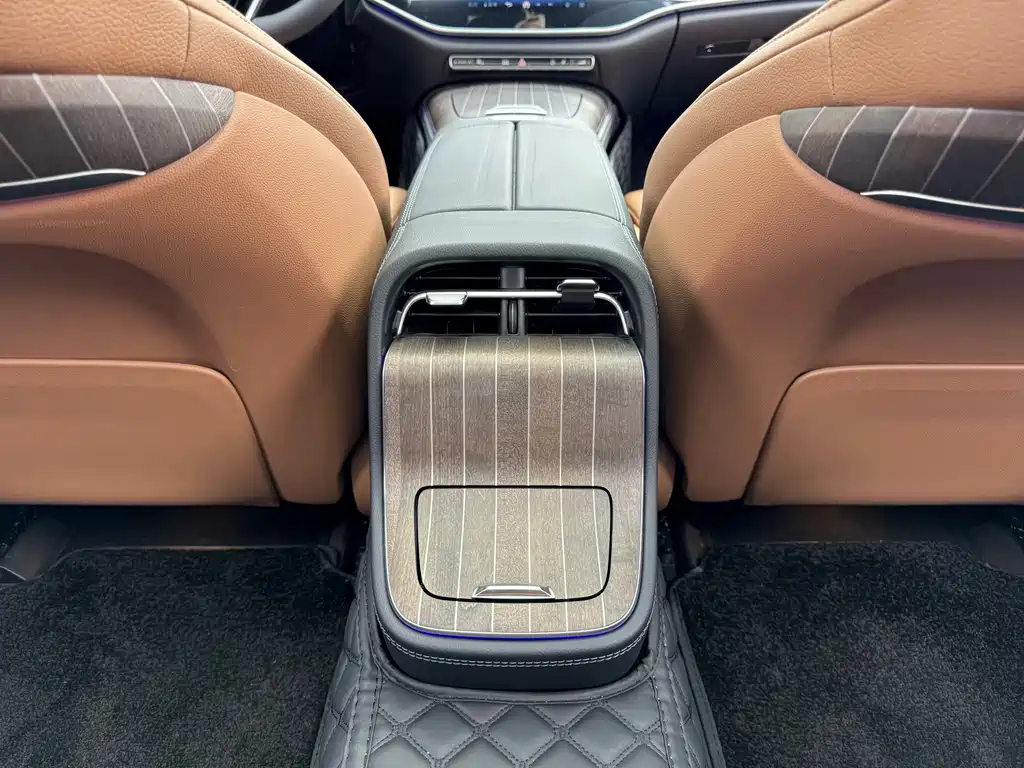 Mercedes-Benz E-Class — миниатюра 21