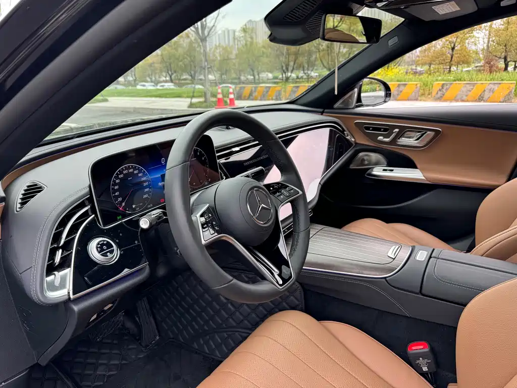 Mercedes-Benz E-Class — миниатюра 9