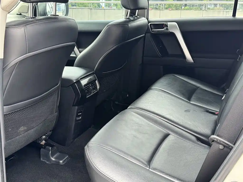 Toyota Land Cruiser Prado 2016 2.7L AT Standard
