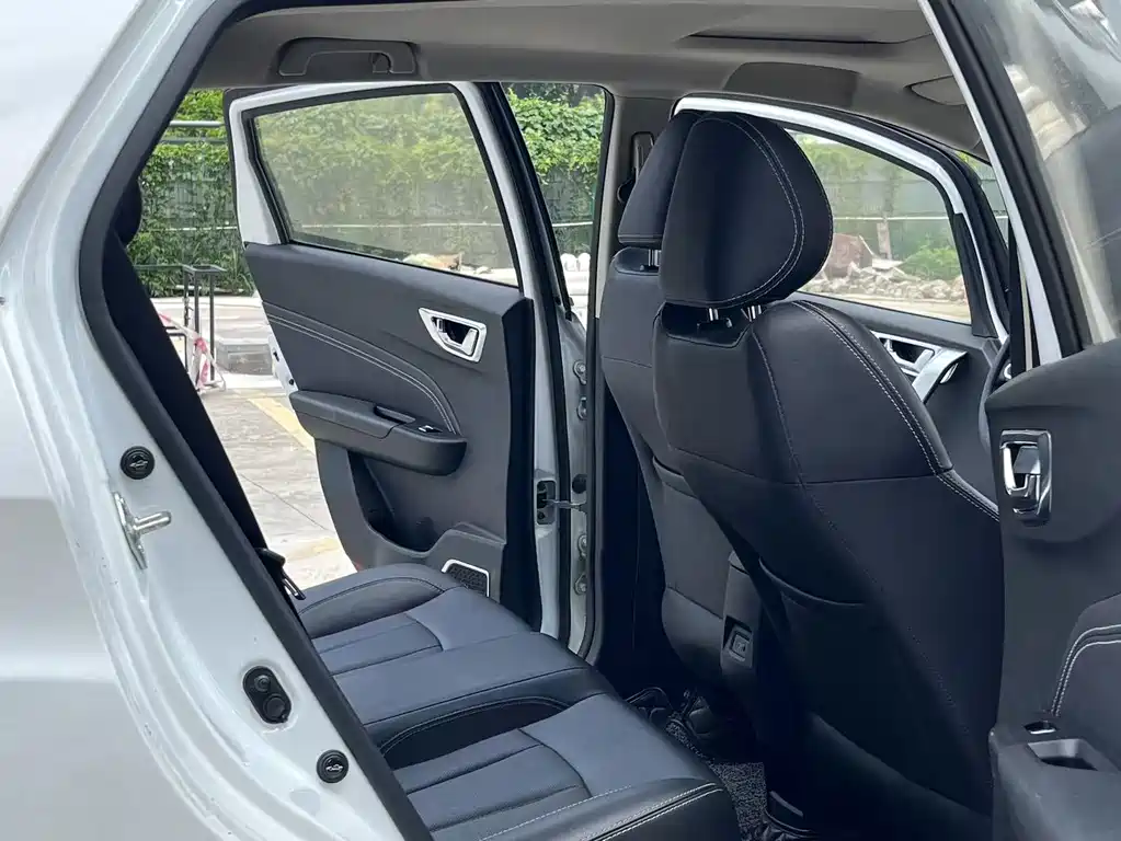 Geely Vision X3 — миниатюра 6