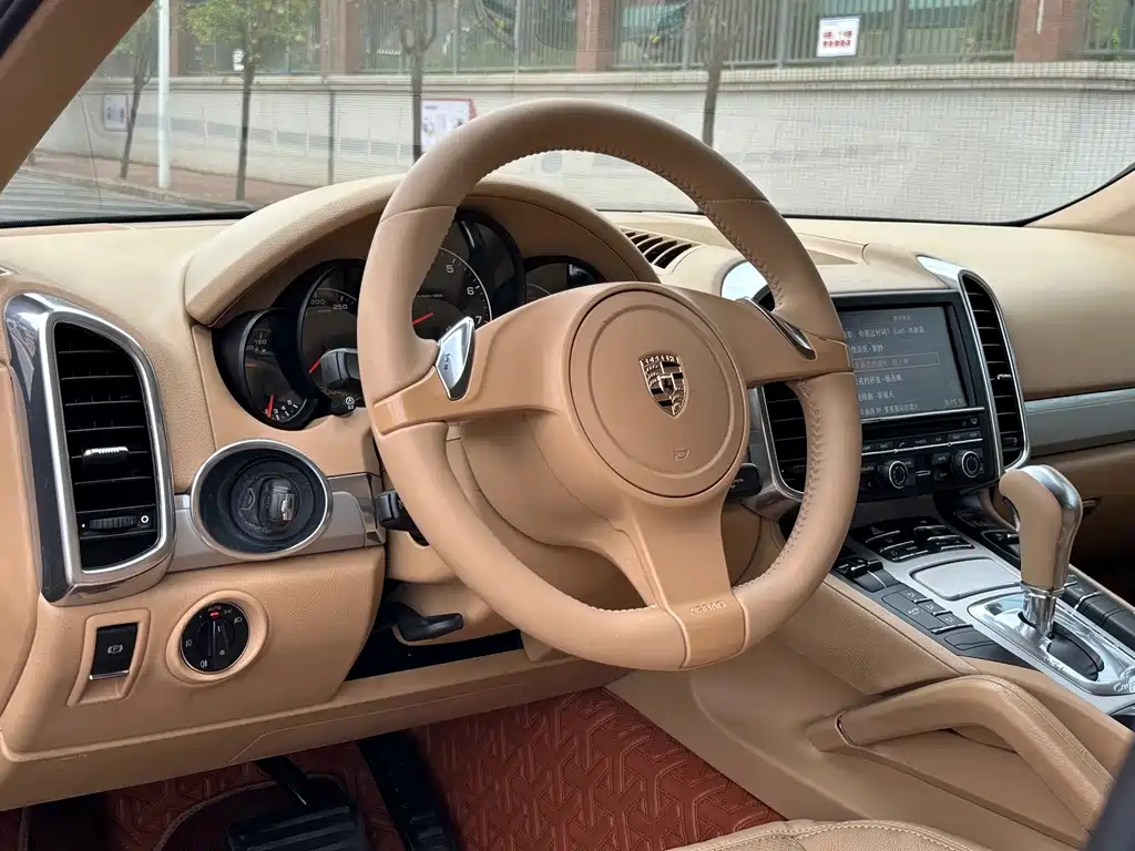 Porsche Cayenne — миниатюра 13