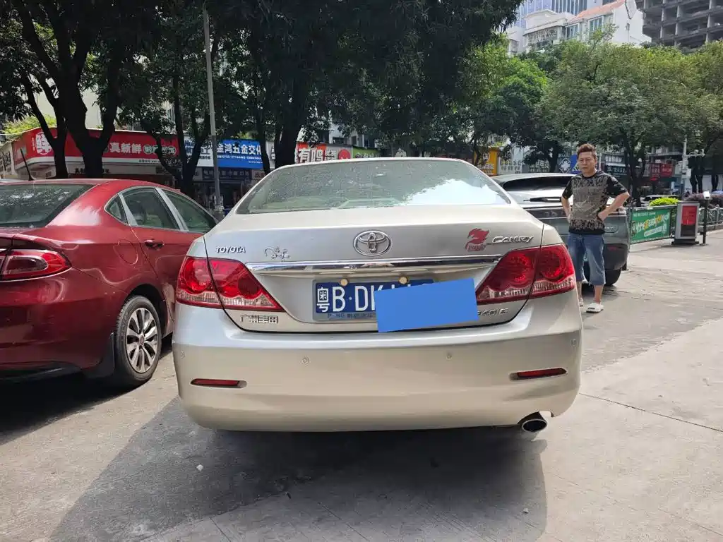 Toyota Camry — миниатюра 5