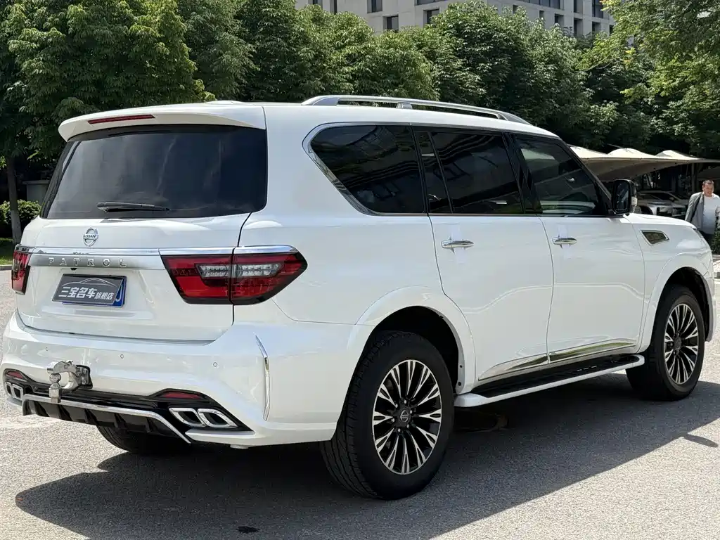 Nissan Patrol — миниатюра 8