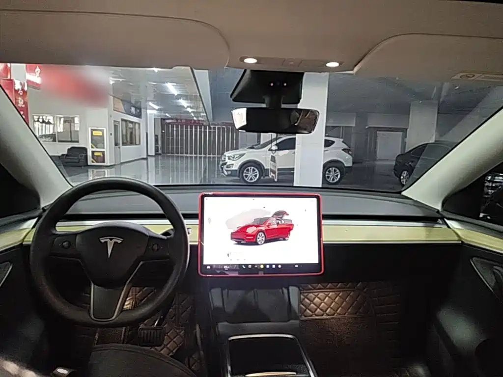 Tesla Model Y — миниатюра 10