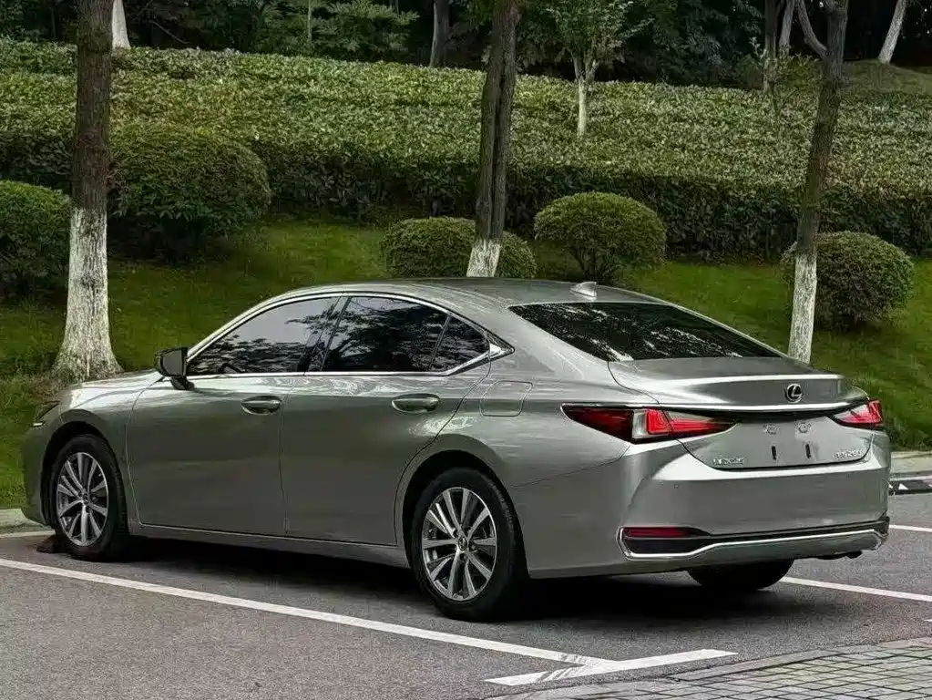 Lexus ES — миниатюра 7