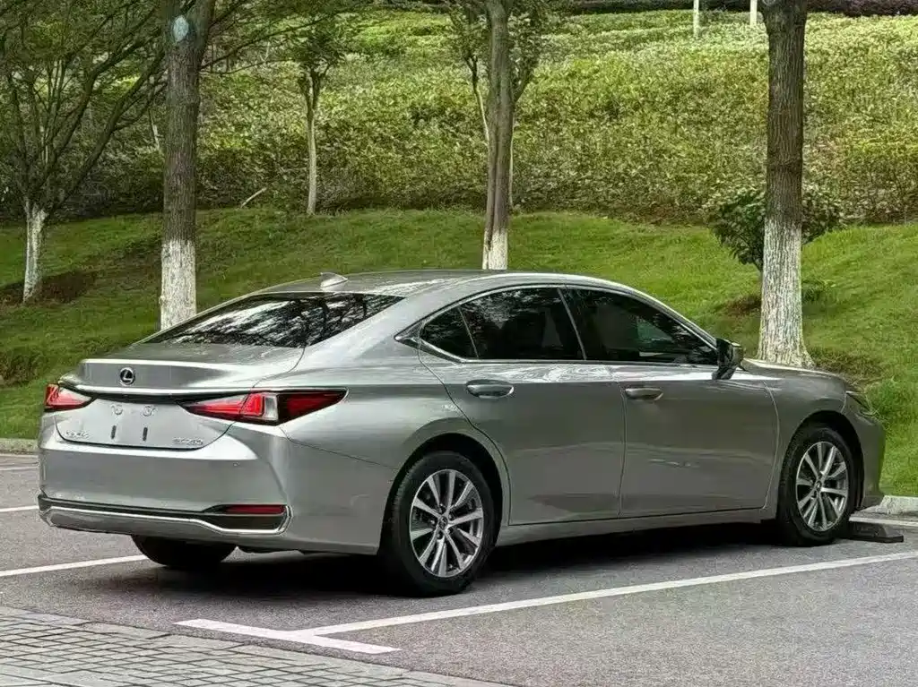Lexus ES — миниатюра 8