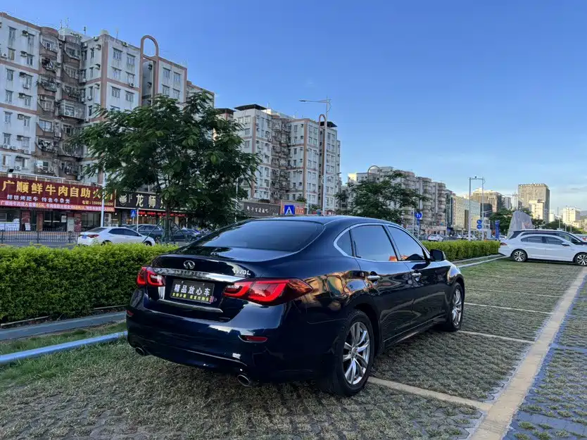 Infiniti Q70 — миниатюра 6