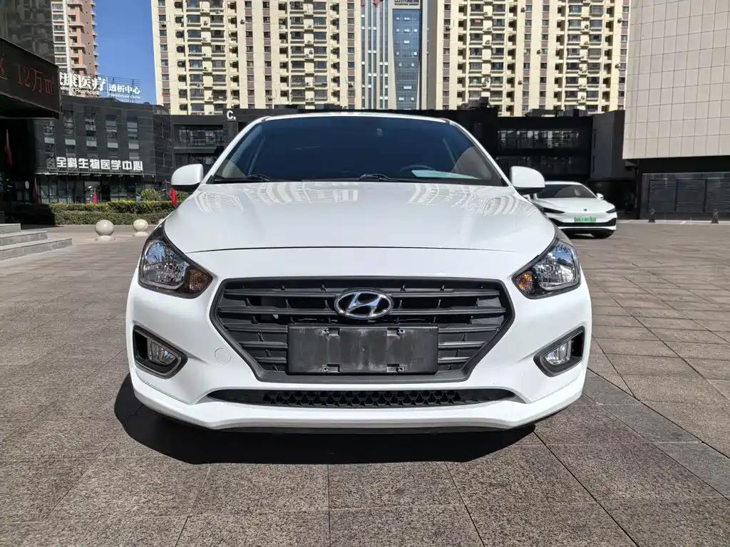 Hyundai Verna — миниатюра 2