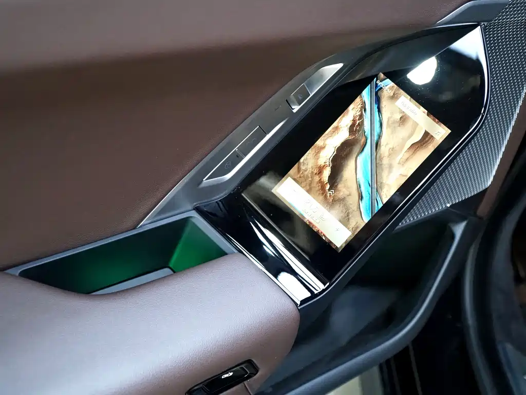 BMW i7 — миниатюра 20