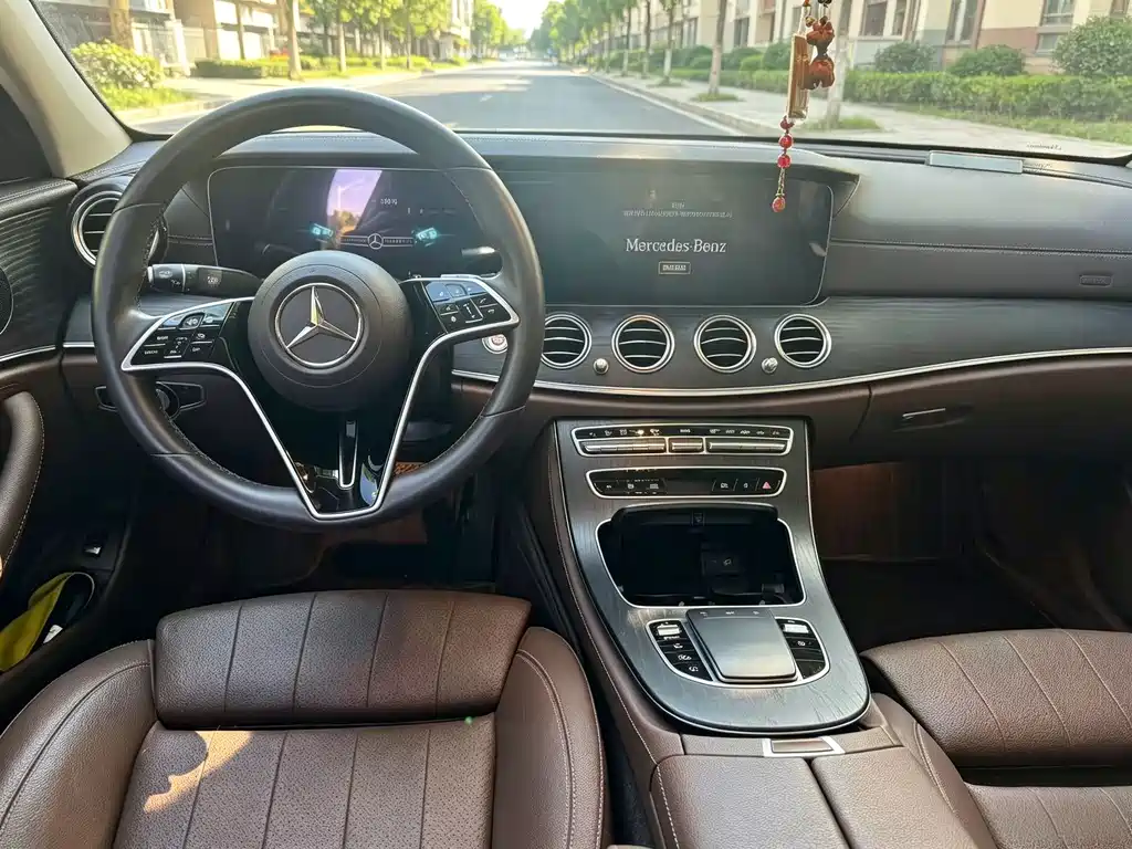 Mercedes-Benz E-Class — миниатюра 4