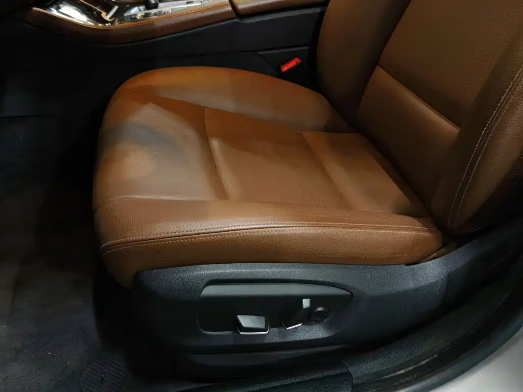 BMW 5 Series — миниатюра 20