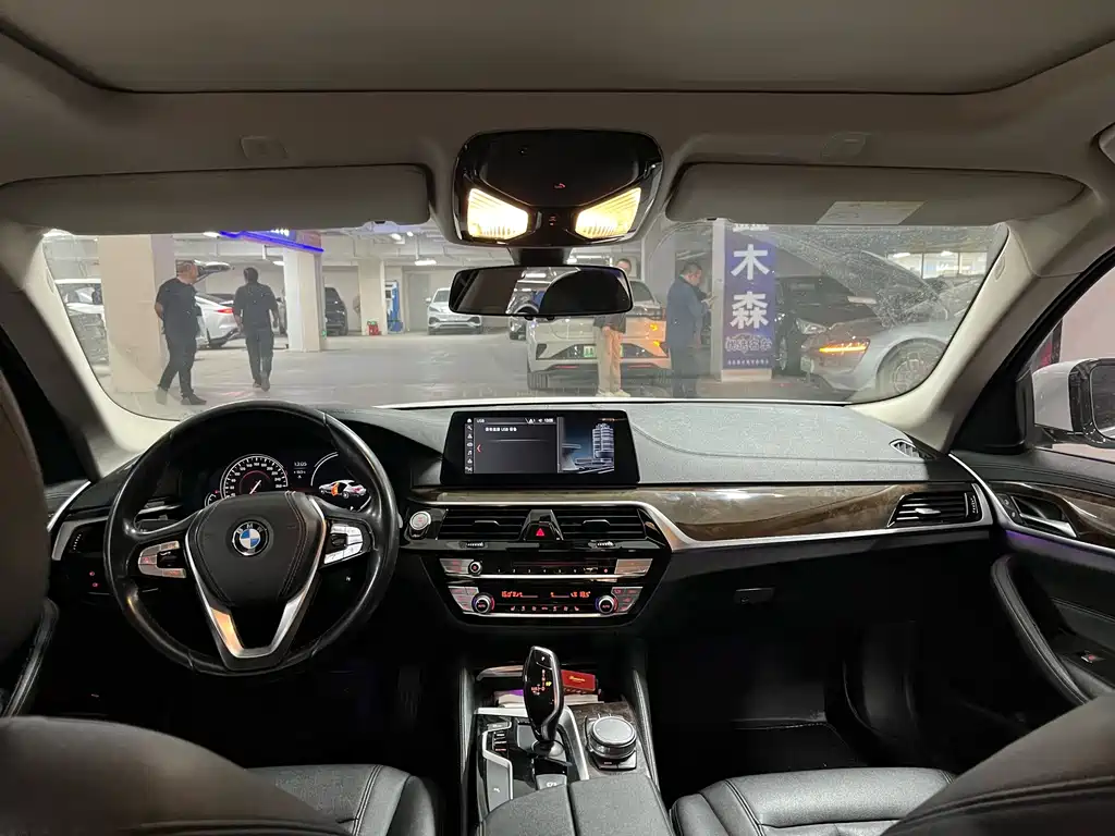 BMW 5 Series — миниатюра 6