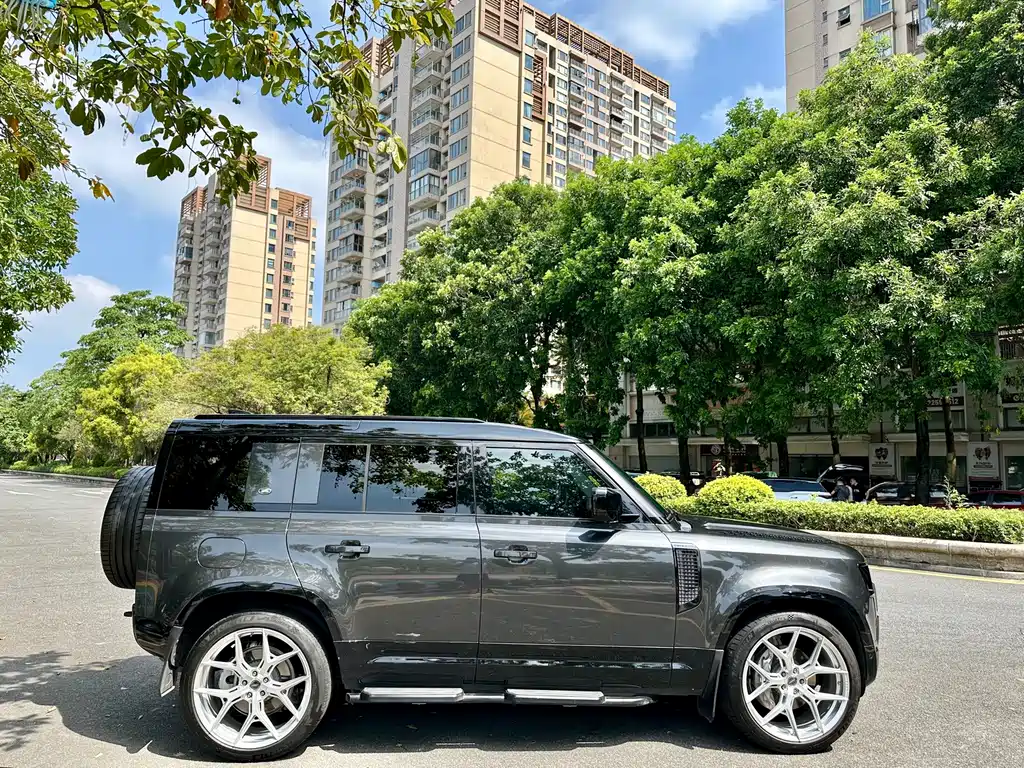Land Rover Defender — миниатюра 4